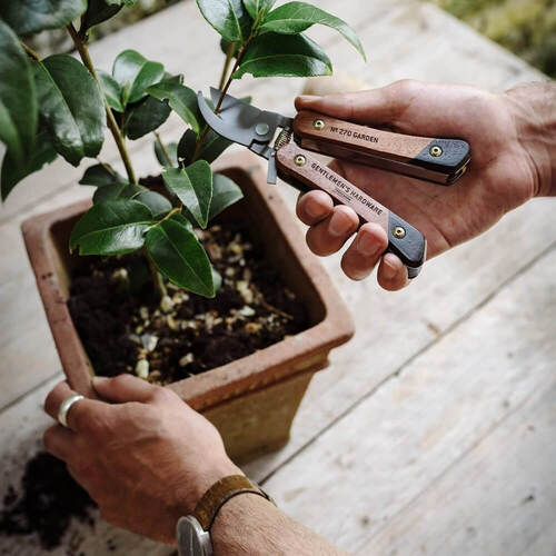 Gentlemen's Hardware Garden Multi-tool